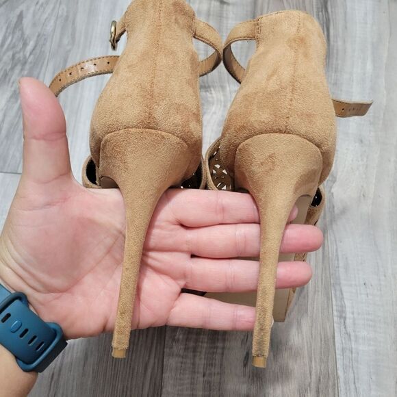 Aldo Vizzola heeled peep toe sandal. Approx 5” stiletto heel, 1” platform. - Picture 4 of 10